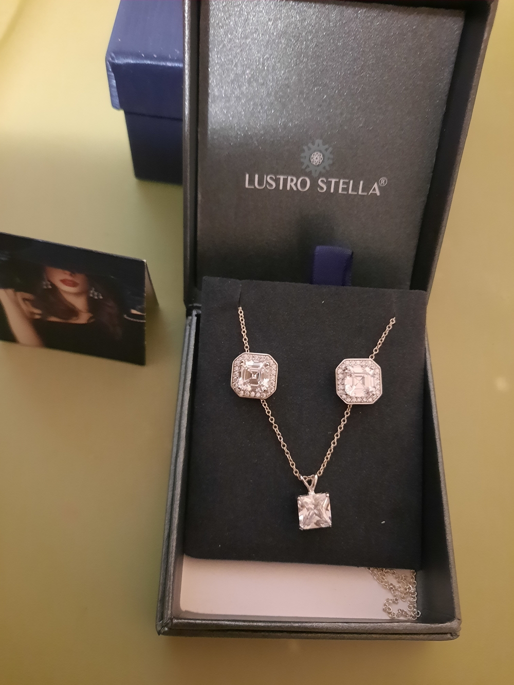 Necklace and Earrings Set - White